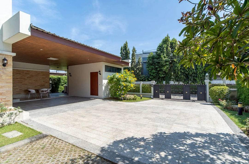 House with Private Pool in Rama 9 